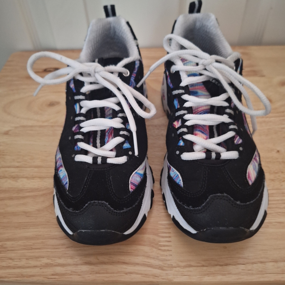 Skechers Women's Black and White Sneakers Size 6.5 - Picture 2 of 4